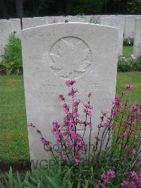 Etaples Military Cemetery - Parkinson, Herbert